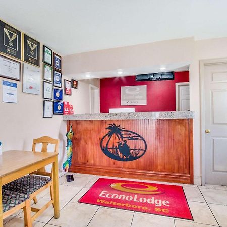 Econo Lodge Уолтърборо Екстериор снимка