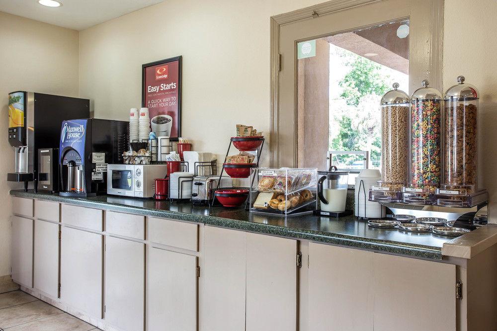 Econo Lodge Уолтърборо Екстериор снимка
