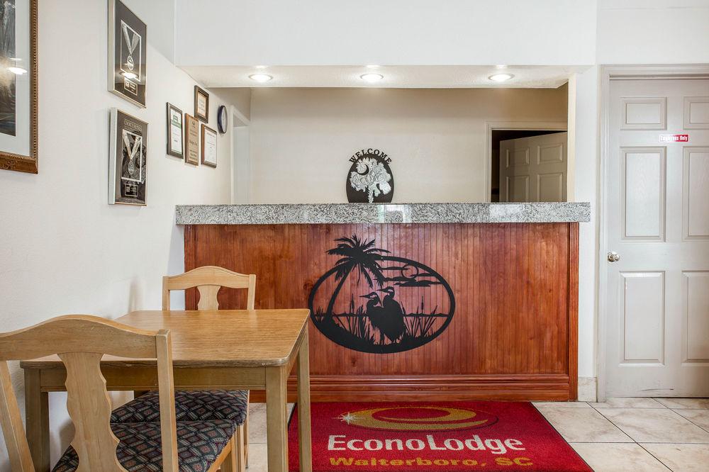 Econo Lodge Уолтърборо Екстериор снимка