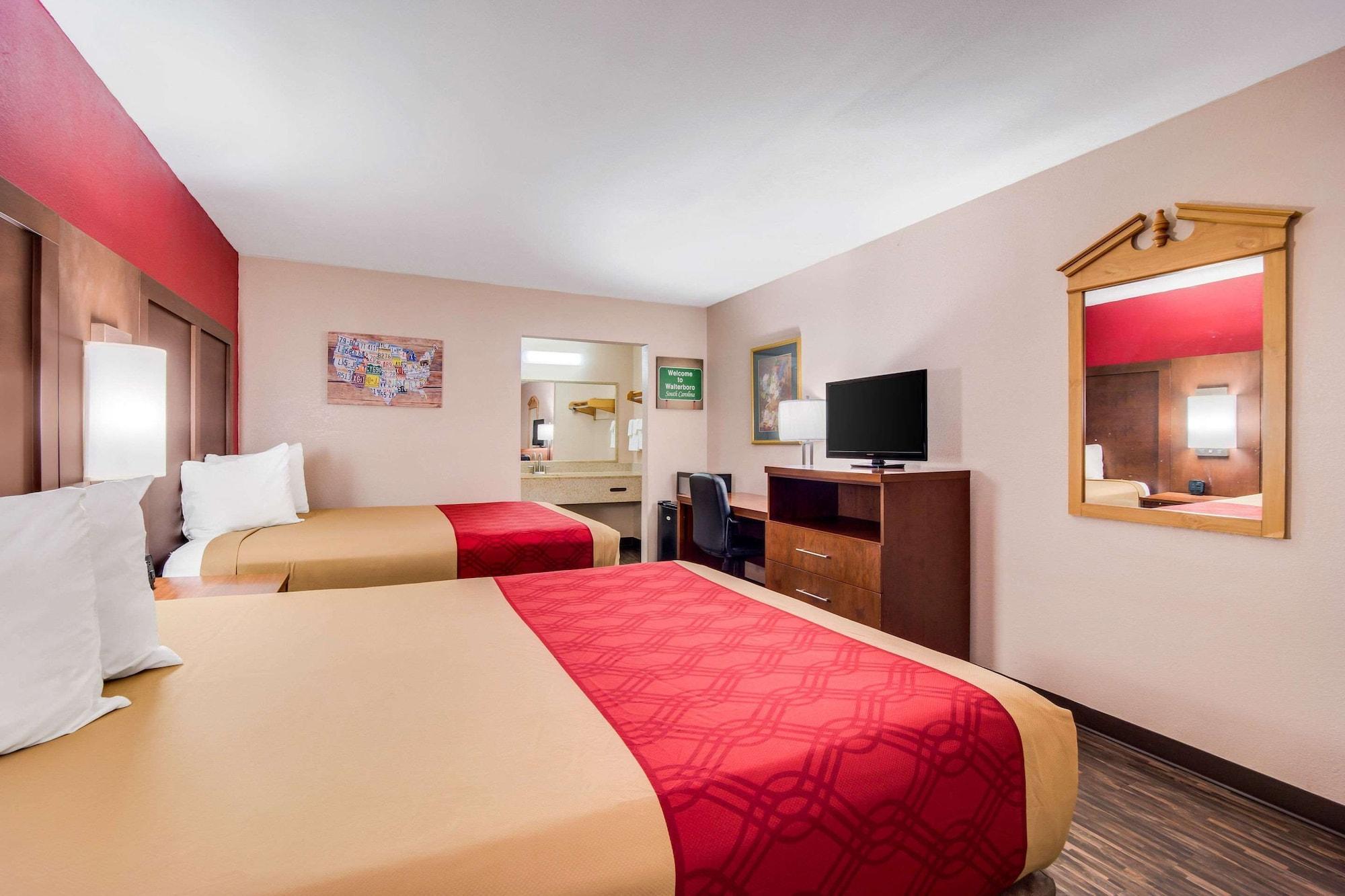 Econo Lodge Уолтърборо Екстериор снимка