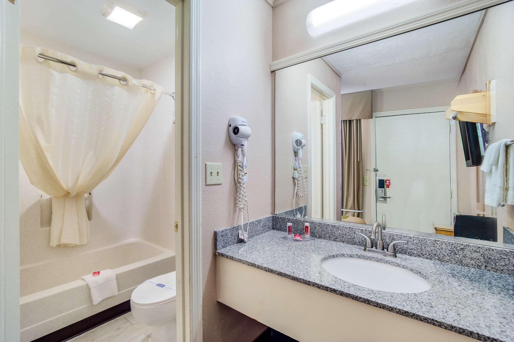 Econo Lodge Уолтърборо Екстериор снимка