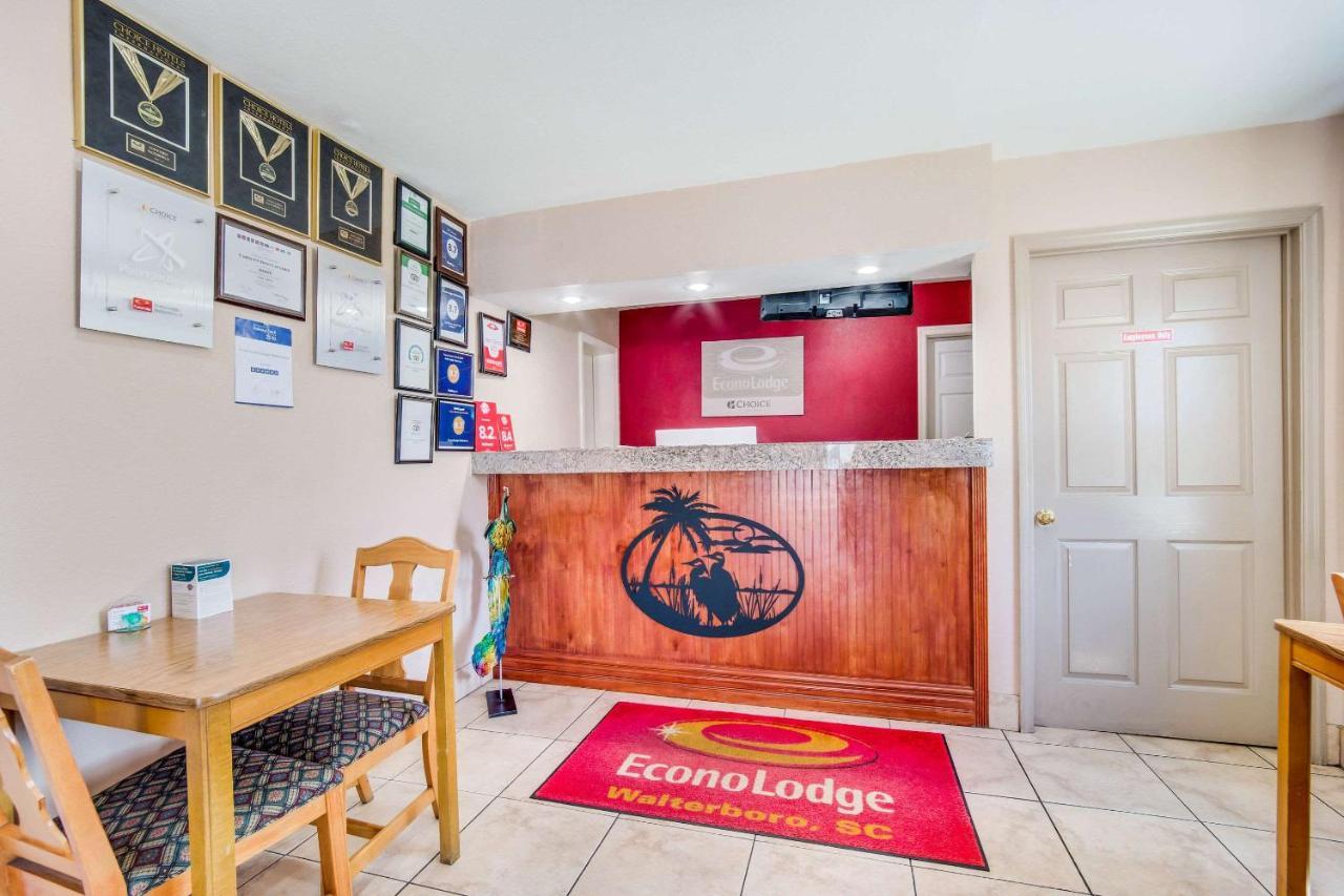 Econo Lodge Уолтърборо Екстериор снимка